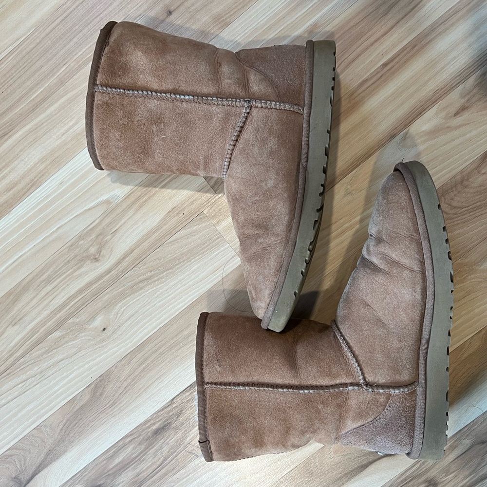 UGG classic short 8